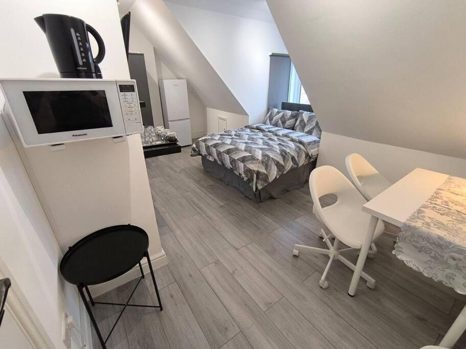 Studio Style Room, Near Tooting Broadway Station London Exterior photo